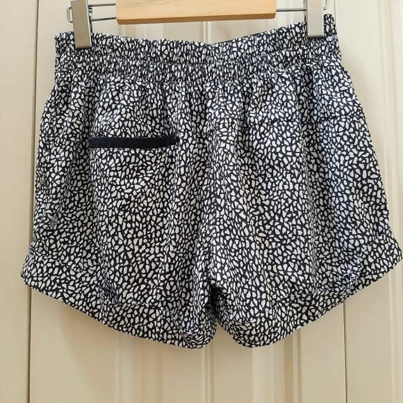 Lululemon Spring Break Away Short - Picture 4 of 6